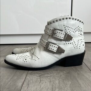 VINTAGE7 White Leather Silver Studded Cowboy Ankle Boots, Size 8